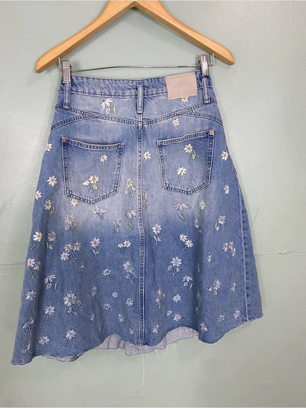 Free People Daisy Mae Embroidered Skirt Denim Jean Floral Blue Size 26